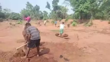 ପାଟଣାଗଡ: ସାଲେପାଲି ଅଞ୍ଚଳରେ ଖଣି ଖନନ ପାଇଁ ଦିଆଯାଇଛି ନିଲାମ, ବଢୁଛି ଜନ ଅସନ୍ତୋଷ #jansamasya