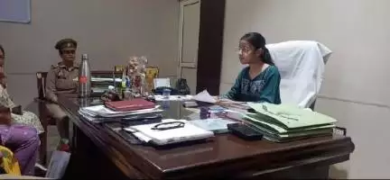 शाहजहांपुर: इंटरमीडिएट की छात्रा अदिति मिश्रा बनीं एक दिन की क्षेत्राधिकारी नगर, सीओ सिटी कार्यालय में सुनीं समस्याएं