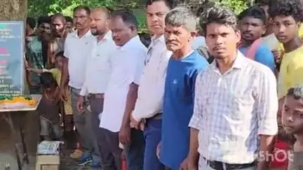 खूंटपानी: स्थानीय विधायक दशरथ गागराई ने दो सड़कों का शिलान्यास किया