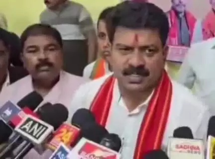 पंडरिया: नक्सलवाद पर जीरो टॉलरेंस नीति के साथ सरकार कर रही काम, पुनर्वास नीति के बाद आत्म समर्पण की संख्या बढ़ी: विजय शर्मा, DCM