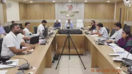 सिंगरौली: कलेक्टर ने कहा: राजस्व अधिकारी लंबित प्रकरणों का समय सीमा में निराकरण सुनिश्चित करें