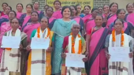 जामा: जामा में समारोह आयोजित कर सेवानिवृत्त आंगनबाड़ी सेविका एवं सहायिका को दी गई भावभीनी विदाई