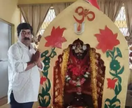 चुरहट: चुरहट बस स्टैंड स्थित बूढ़ी माता मंदिर बना आस्था का केंद्र, सुबह से शाम तक पहुंचते हैं भक्त
