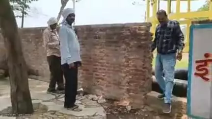 नौगांव: नवागत नगर पालिका सीएमओ आरएस अवस्थी ने विभिन्न जगहों का निरीक्षण किया, कर्मचारियों को दिए निर्देश