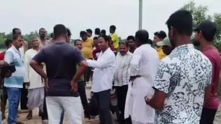 কুলতলি: ভুবনেশ্বরীর মাঝের খেয়াএলাকায় বেহাল সেতু ,ভাসমান সেতু জন্য পরিদর্শনে একাধিক আধিকারিক