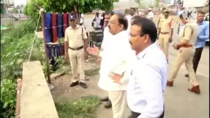 ఖమ్మం అర్బన్: ఖమ్మం మున్సిపల్ కార్పొరేషన్ పరిధిలో జరుగుతున్న అభివృద్ధి పనులను అకస్మాక్తంగా తనిఖీ చేసిన మంత్రి తుమ్మల