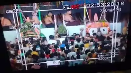 ପୁରୀ ମ୍ୟୁନିସିପାଲଟି: #ପ୍ରଶାସନର_କଟକଣାକୁ_ଭାଙ୍ଗିଲେ_ସେବାୟତ
ନିୟମ ଭାଙ୍ଗିଲେ ସେବାୟତ । ଶ୍ରୀମନ୍ଦିର ପ୍ରଶାସନର କଟକଣାକୁ ସର୍ବ ସମ୍ମୁଖରେ ଦଳି ମକଚି ଦେଲେ ସେବାୟତ