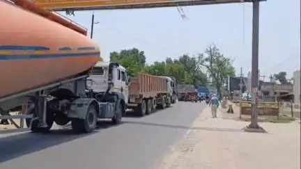 सिराथू: सैनी से सिराथू तक जाम की समस्या,चिलचिलाती धूप में खड़े होने को लोग होते हैं मजबूर,नदारद रहती पुलिस #jansamasya