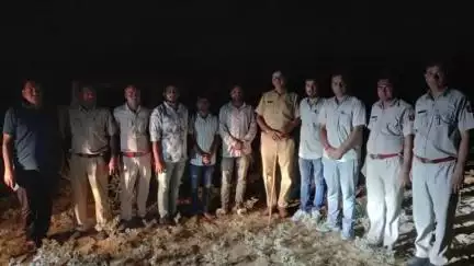नवलगढ़: गुजरात से अपहृत तीन युवकों को मुकुंदगढ़ क्षेत्र में पुलिस ने छुड़वाया, फरार आरोपियों की तलाश में जुटी पुलिस