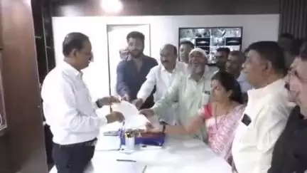 नांदेड: शहरातील विविध भागात वारंवार वीज खंडित होत असल्याने काँग्रेसच्या वतीने महावितरणच्या मुख्य अभियंतांना देण्यात आले निवेदन