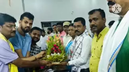 ঝাড়গ্রাম: ঝাড়গ্রামে জেলা তৃণমূলের পুন:নিযুক্ত চেয়ারপার্সন ও জেলা সভাপতিকে সম্বর্ধনা প্রদান করলো সোশ্যাল মিডিয়া টিমের