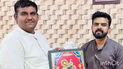 માંડલ: જય ગોપાલ માર્ટ ખાતે તાલુકા ભાજપ યુવા મોરચાના પ્રમુખ દ્વારા માંડલ નાયબ ઇજનેર નું સન્માન કરવામાં આવ્યુ