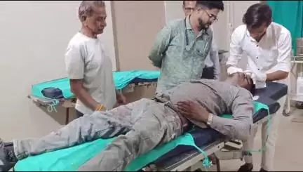 आबापुरा: सेमलिया गांव के पास दो बाइक की आमने-सामने भिड़ंत में युवक को लगी चोट, एमजी अस्पताल में उपचार जारी