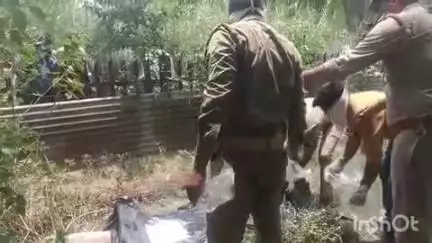 आगरा: कैंट साउथ रेलवे कॉलोनी के पास बाउंड्री वॉल में मिला व्यक्ति का शव, पुलिस जांच में जुटी