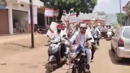 अभनपुर: अभनपुर ब्लॉक कांग्रेस कमेटी ने आज युक्ति युक्तकरण के विरोध में विकासखंड शिक्षा अधिकारी कार्यालय का किया घेराव