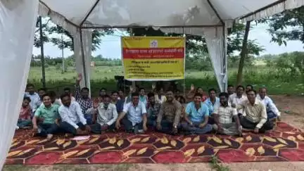 आदित्यपुर गम्हरिया: झारखंड राज्य आउटसोर्सिंग कर्मचारी संघ, सरायकेला खरसावां के सदस्यों का समाहरणालय के सामने धरना
