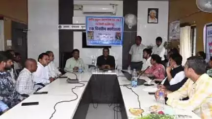 कुरूद: कुरूद जनपद पंचायत कार्यालय में आयोजित राष्ट्रीय पशुधन मिशन और पोल्ट्री फार्मिंग की कार्यशाला में कलेक्टर ने लिया हिस्सा