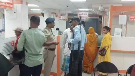 जगदीशपुर: भागलपुर पुलिस ने विधि व्यवस्था बनाए रखने के लिए विभिन्न व्यवसायिक संस्थानों का किया निरीक्षण
