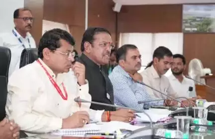 मावळ: मावळात येणाऱ्या पर्यटकांना त्रास होणार नाही याची दक्षता घ्या; खासदार श्रीरंग बारणे यांच्या अधिकाऱ्यांना सूचना