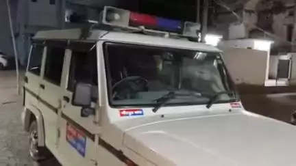 भगवानपुर: भगवानपुर पुलिस ने मुखिया सीता देवी के पुत्र अमरेश साहनी को दो बोतल शराब के साथ किया गिरफ्तार