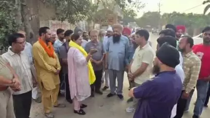 ਲੁਧਿਆਣਾ ਪੂਰਬੀ: ਵਿਧਾਇਕ ਰਜਿੰਦਰ ਪਾਲ ਕੌਰ ਛੀਨਾ ਵੱਲੋਂ 33 ਫੁਟਾ ਰੋਡ ਵਿਖੇ 24 ਘੰਟੇ ਨਹਿਰੀ ਪਾਣੀ ਦੀ ਪਾਈਪ ਦੇ ਪ੍ਰੋਜੈਕਟ ਦਾ ਉਦਘਾਟਨ ਕੀਤਾ