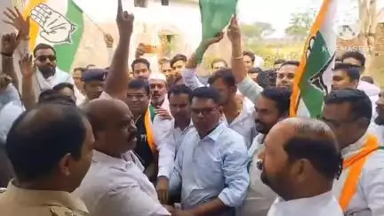 नवागढ़: नवागढ़ में विधायक व्यास कश्यप के नेतृत्व में बीईओ ऑफिस का घेराव, कांग्रेस ने निकाली रैली