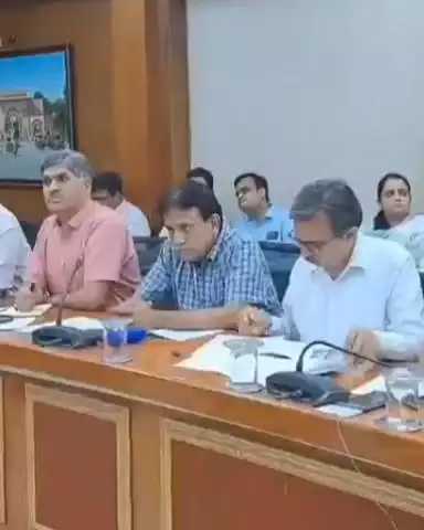 जयपुर: जेएलएन मार्ग स्थित जेडीए में आयुक्त द्वारा पब्लिक वर्क कमेटी की बैठक आयोजित की गई