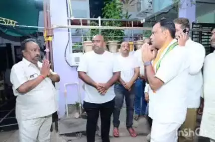 बकावंड: सुकमा आईडी ब्लास्ट में शहीद हुए एएसपी आकाश राव गिरपूंजे के घर पीसीसी अध्यक्ष दीपक बैज ने पहुंचकर दी श्रद्धांजलि