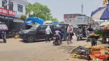 छिबरामऊ: जून के महीने में पड़ रही भीषण गर्मी से जनजीवन हुआ अस्त व्यस्त, लोगों के मोबाइल हो रहे हीट #Jansamasya