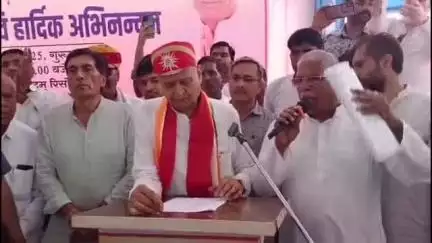 चित्तौड़गढ़: आनंदम रिजॉर्ट में पूर्व मुख्यमंत्री अशोक गहलोत ने सभा को संबोधित किया, हजारों कार्यकर्ता रहे मौजूद