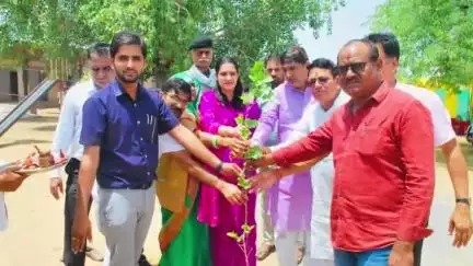 मलसीसर: डाबड़ी धीरसिंह में वंदे गंगा जल संरक्षण अभियान के तहत कुंडों का शिलान्यास और पौधारोपण कार्यक्रम हुआ
