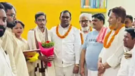अकबरपुर: नेमदारगंज के फैजल ने IITI परीक्षा में 10275 वां रैंक लाकर क्षेत्र का नाम रौशन किया, राजद जिलाध्यक्ष ने दी बधाई