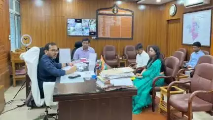 आदित्यपुर गम्हरिया: उपायुक्त ने ‘धरती आबा जनजातीय ग्राम उत्कर्ष अभियान’ की तैयारी बैठक की, 15 से 30 जून तक चलेगा