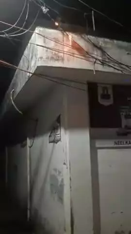 बीसलपुर: चूने वाली गली मोहल्ले में बिजली की लाइन में लगी आग, कई घरों की बिजली सप्लाई हुई बाधित
