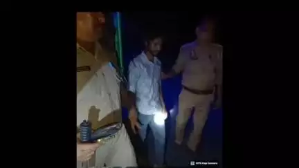 बदलापुर: देवरामपुर गांव से पुलिस ने चोरी के ट्रक के साथ एक आरोपी को किया गिरफ्तार