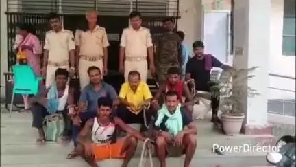 कहरा: उत्पाद पुलिस ने छापेमारी कर 1 कारोबारी और 6 शराबियों को किया गिरफ्तार, सहरसा कोर्ट में पेश कर आगे की कार्रवाई जारी