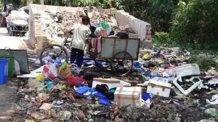 বারুইপুর: বারুইপুর 20 নম্বর গেটে ওপেন ভ্যাট দুর্গন্ধে অতিষ্ঠ পথচলতি মানুষ জন