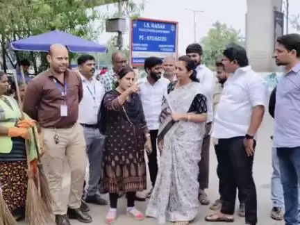 మేడ్చల్: ఉప్పల్లో పారిశుద్ధ్య పనులను పరిశీలించిన కార్పొరేటర్ మందుముల రజిత పరమేశ్వర్ రెడ్డి