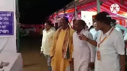 ଫୁଲବାଣୀ ସହର: ଫୁଲବାଣି କରେନେସନ ପଡିଆ ଠାରେ ବିକାଶ ମେଳା କାର୍ଯ୍ୟକ୍ରମ ଯୋଗ ଦେଲେ  ଫୁଲବାଣି ବିଧାୟକ