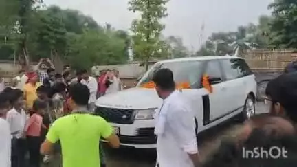 फलका: बरेटा गांव स्थित बिहार सरकार भवन में जनसुराज पार्टी के राष्ट्रीय अध्यक्ष का सम्मान समारोह का आयोजन किया गया
