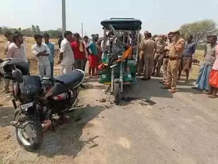 बहराइच : बहराइच नगर के फल मण्डी के पास बाइक व ई -रिक्शा की टक्कर में युवक घायल
दूसरे बाइक सवार को आईं मामूली चोट