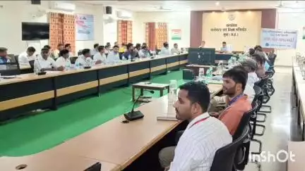आरोन: कलेक्टर ने कलेक्ट्रेट में ली जिला स्तरीय सलाहकार एवं समीक्षा समिति कि बैठक, बैंकों को योजनाओं के प्रचार के आदेश दिए