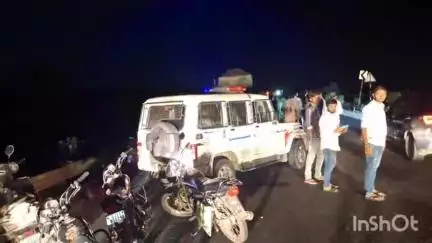 કેશોદ: કેશોદના અગતરાય બાયપાસ રોડ ઉપર ડમ્પર ચાલકે ટુવિલર ને અડફેટે લેતા ડમ્પર ચાલક વિરોધ પોલીસમાં ફરિયાદ નોંધાય