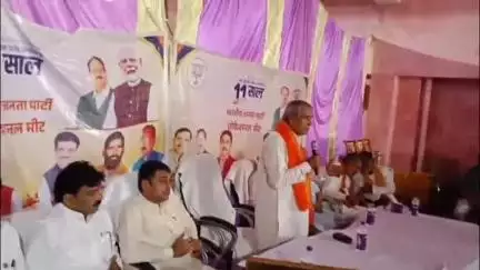 गरौठा: अहमदाबाद से लंदन जा रही एयर इंडिया की फ्लाइट के क्रैश होने पर मृतकों की आत्मा की शांति के लिए मौठ में हुई शोक सभा