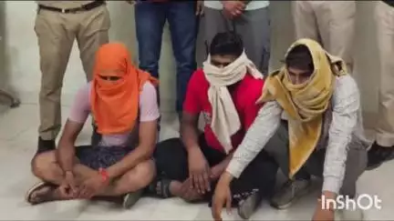 चाचौड़ा: बीनागंज में पुलिस ने क्रिकेट मैच पर ऑनलाइन सट्टा खेल रहे तीन लोगों को पकड़ ₹3150 नगदी एवं दो मोबाइल जप्त