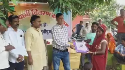 सिंगरौली: एनसीएल की दूधीचुआ परियोजना एवं सीडबल्यूएस इकाई ने विभिन्न स्थानों पर बांटी मच्छरदानी, 850 से अधिक लोग हुए लाभान्वित
