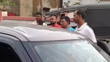 बाघमारा/कतरास: सिजुआ रेलवे ब्रिज पर तेज रफ्तार का कर कर घायल गाड़ी को पुलिस ने किया जप्त
