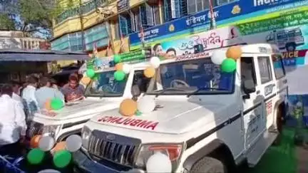 দেগঙ্গা: দেগঙ্গা এক নম্বর ব্লক তৃণমূল সভাপতির উদ্যোগে দুটি অ্যাম্বুল্যান্সের উদ্বোধন করলেন সাংসদ