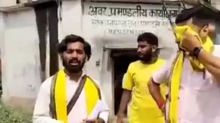 बेनीपुर: एमएसयू के  प्रतिनिधिमंडल गुरुवार को बहेड़ा में पीएचइडी कार्यालय को ज्ञापन सौंपकर प्रखंड में व्याप्त गंभीर जल संकट पर त्व