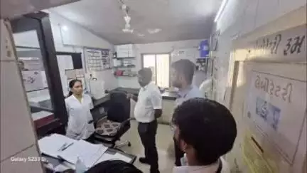 દાહોદ: ગરબાડા તાલુકાના પ્રાથમિક આરોગ્ય કેન્દ્ર, પાંચવાડાની આકસ્મિક મુલાકાત લેતા કલેક્ટરશ્રી યોગેશ નિરગુડે